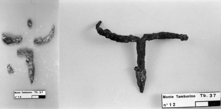 cimasa di candelabro in ferro con sommmità a S prima e dopo il restauro